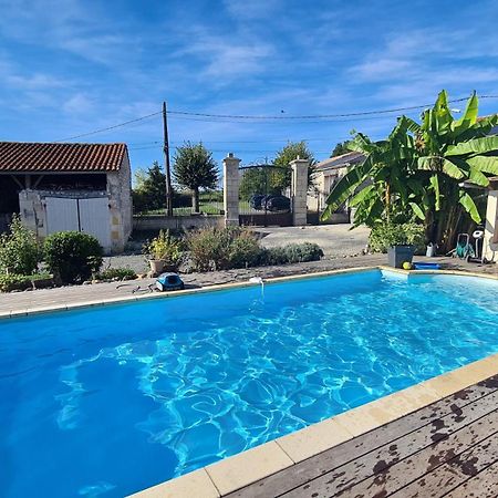 Gites De 2 A 11 Personnes Au Domaine D'Usson Echebrune Ngoại thất bức ảnh