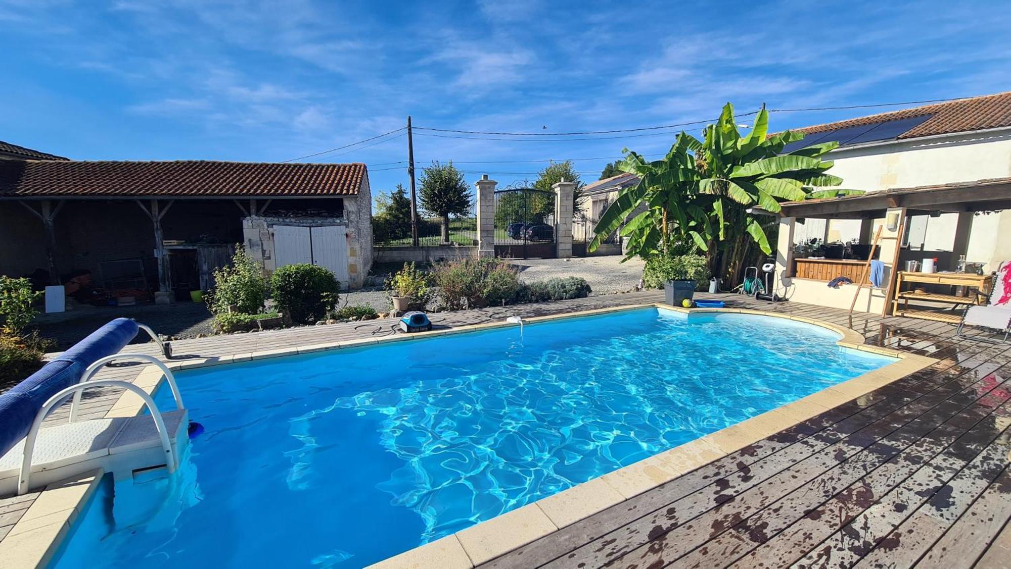 Gites De 2 A 11 Personnes Au Domaine D'Usson Echebrune Ngoại thất bức ảnh