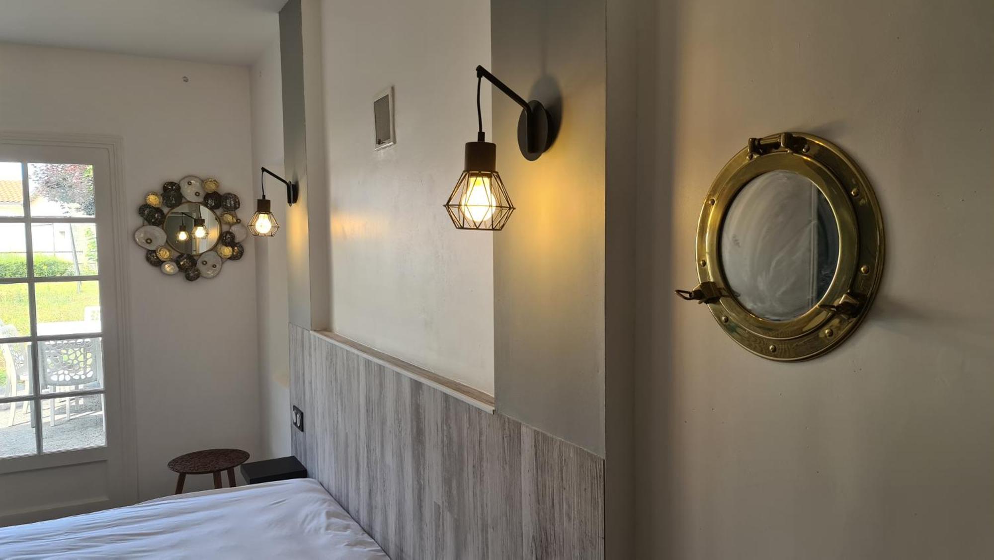 Gites De 2 A 11 Personnes Au Domaine D'Usson Echebrune Ngoại thất bức ảnh